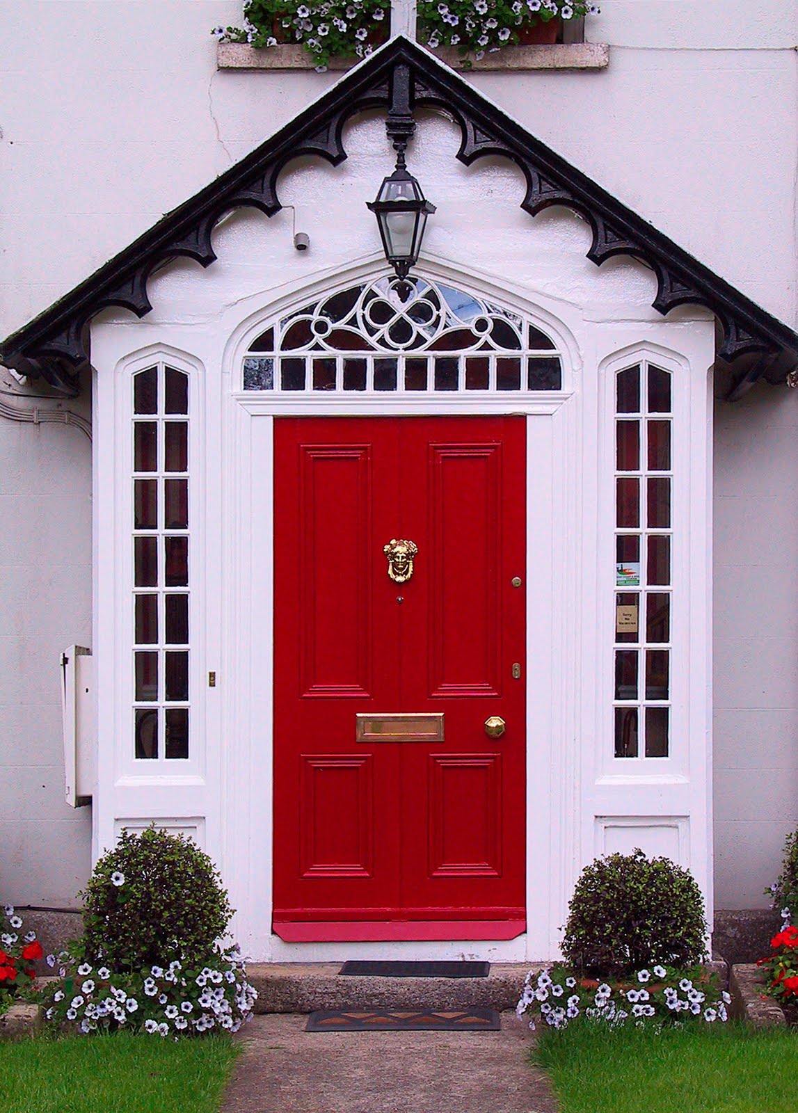 A-charming-house-in-light-shade-of-pink-with-a-red-door-