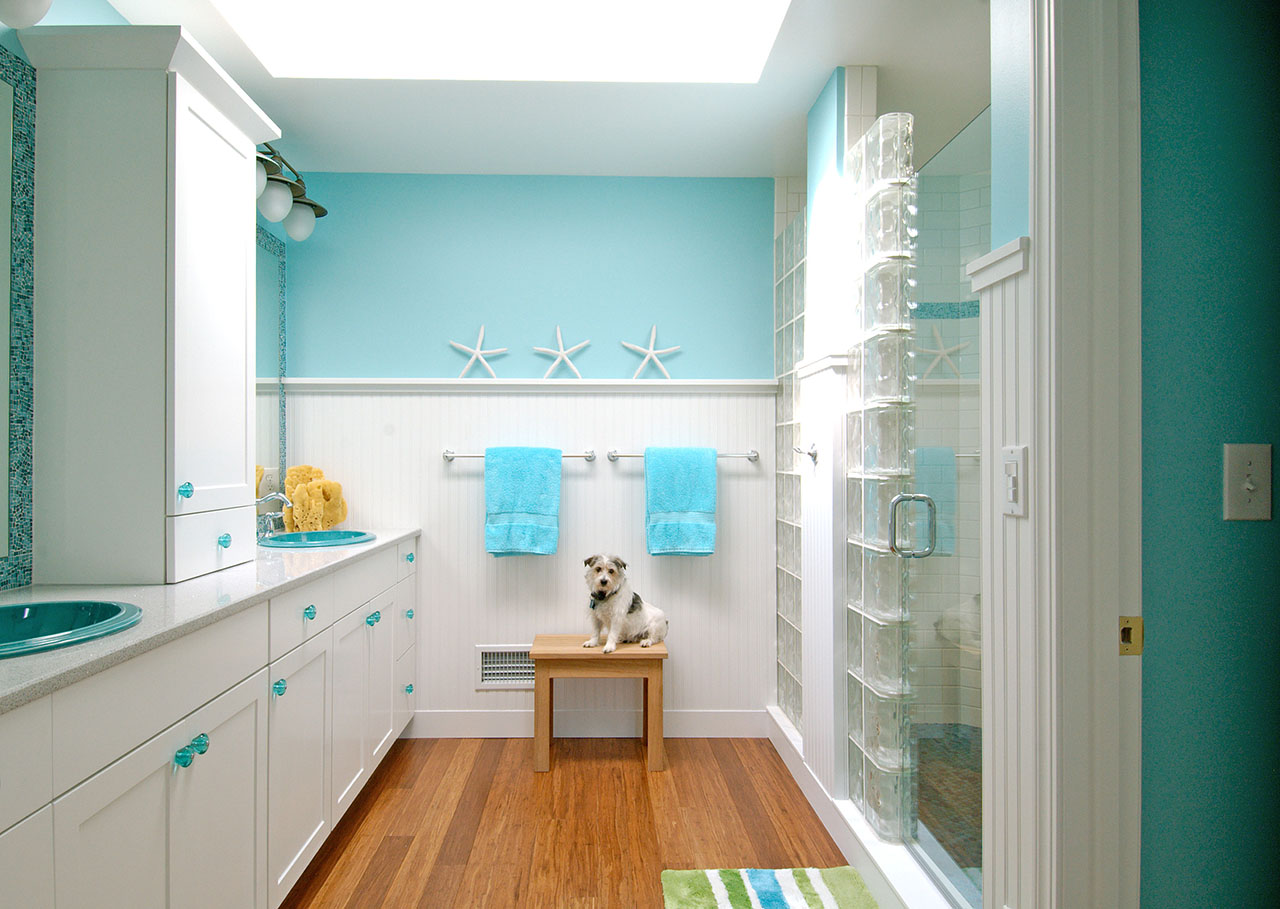 A modern turquoise bathroom with coastal decor