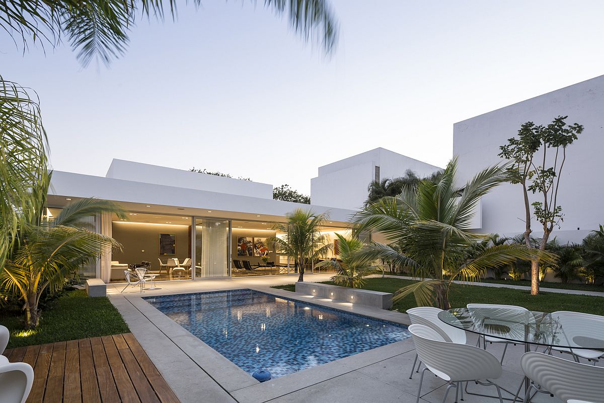 Beautifully lit deck and yard with alfresco dining