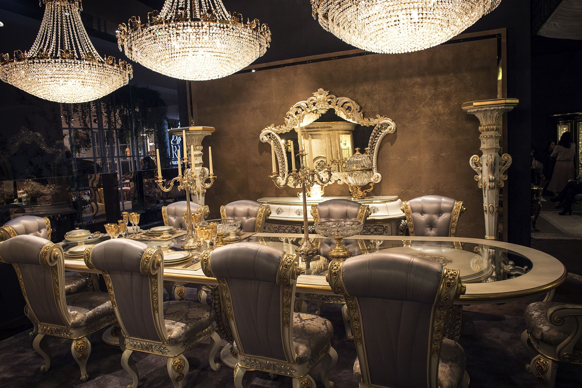 Luxury All The Way: 15 Awesome Dining Rooms Fit For Royalty!