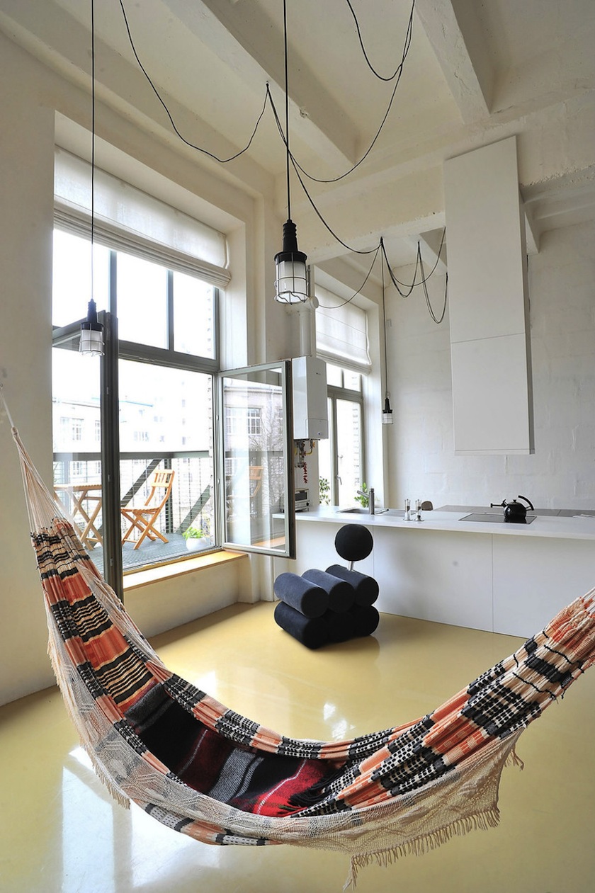 Colorful-bohemian-hammock-in-a-minimalist-room-