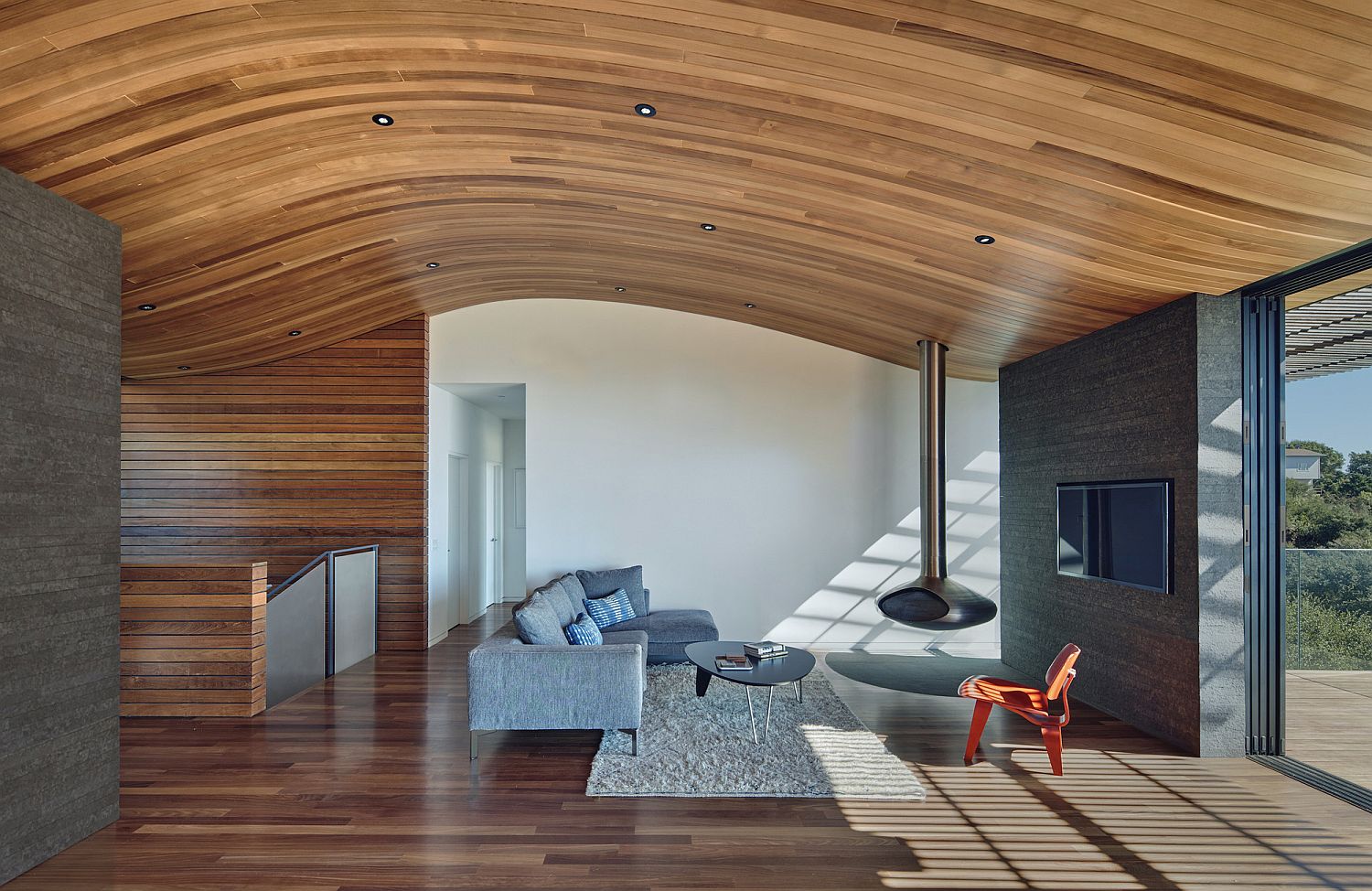 Wood Tube And Curved Ceiling Shape Skyline House Atop