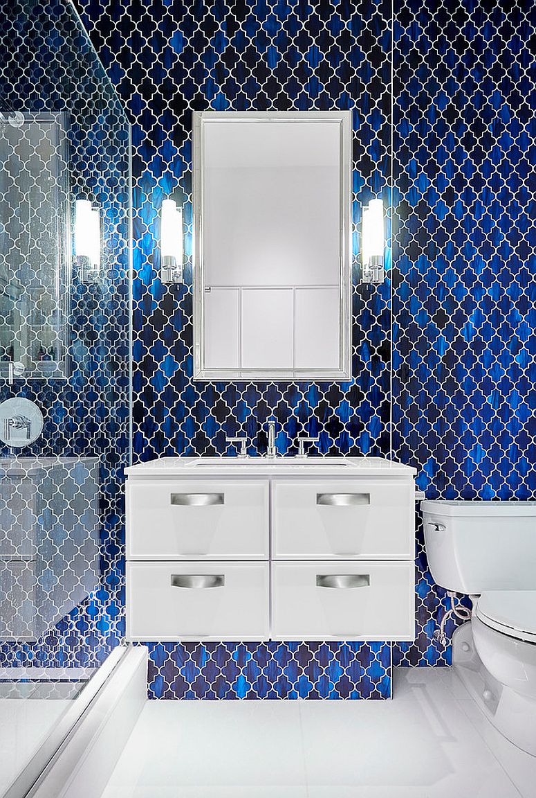 Dazzling-blue-tiles-bring-glitter-to-the-bathroom