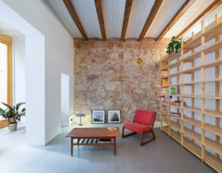 Breezy Revamp: Small Apartment in Barcelona Serves as a Relaxing Second Home