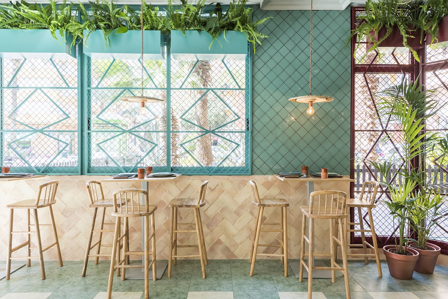 Exqusite use of blue brings Mediterranean flavor to the Spanish pizzeria