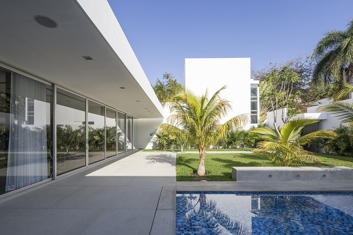 Large overhang protects the open living room from direct sunlight