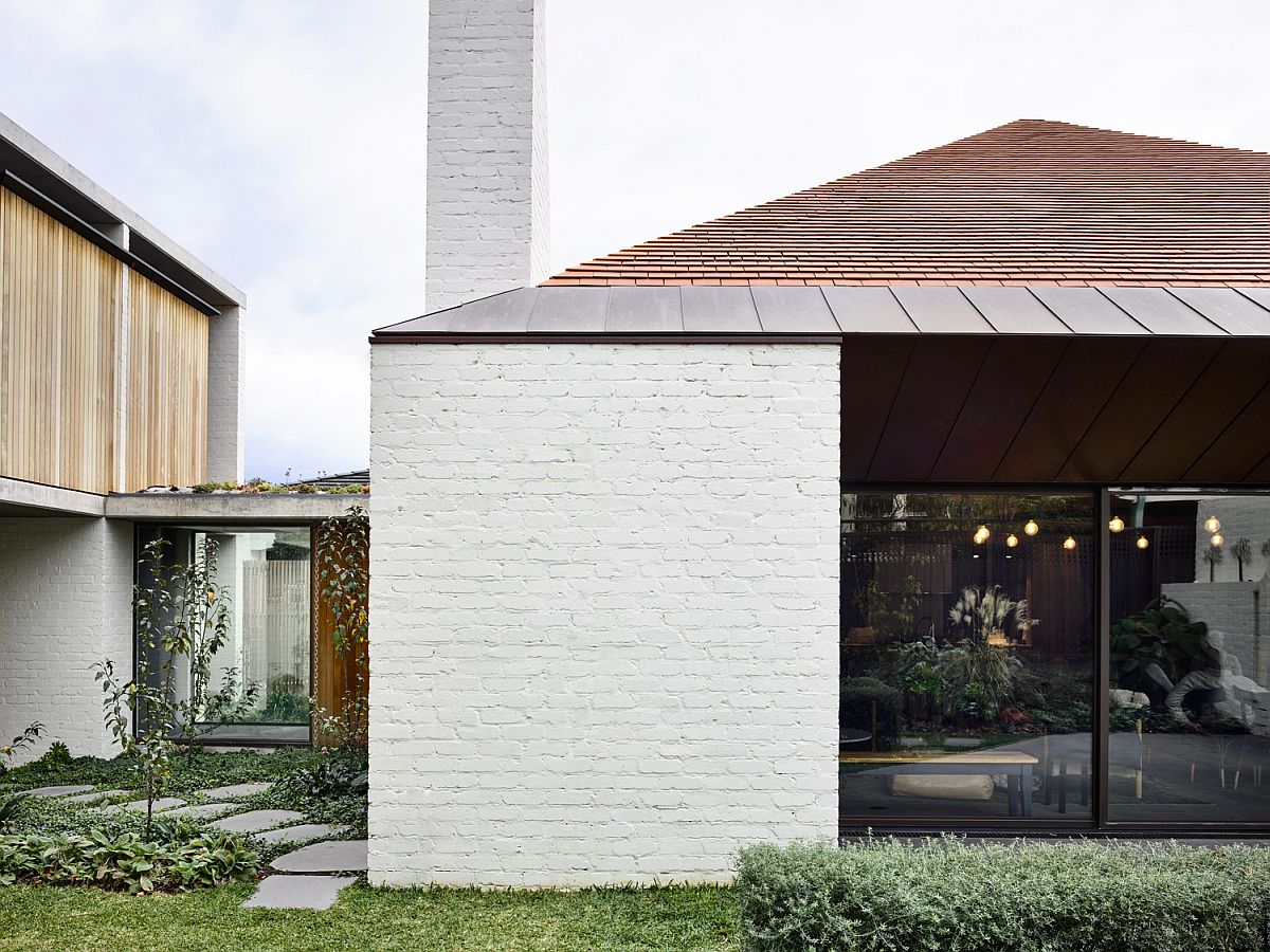 Lovely-walkways-and-greenery-around-the-Deepdene-House