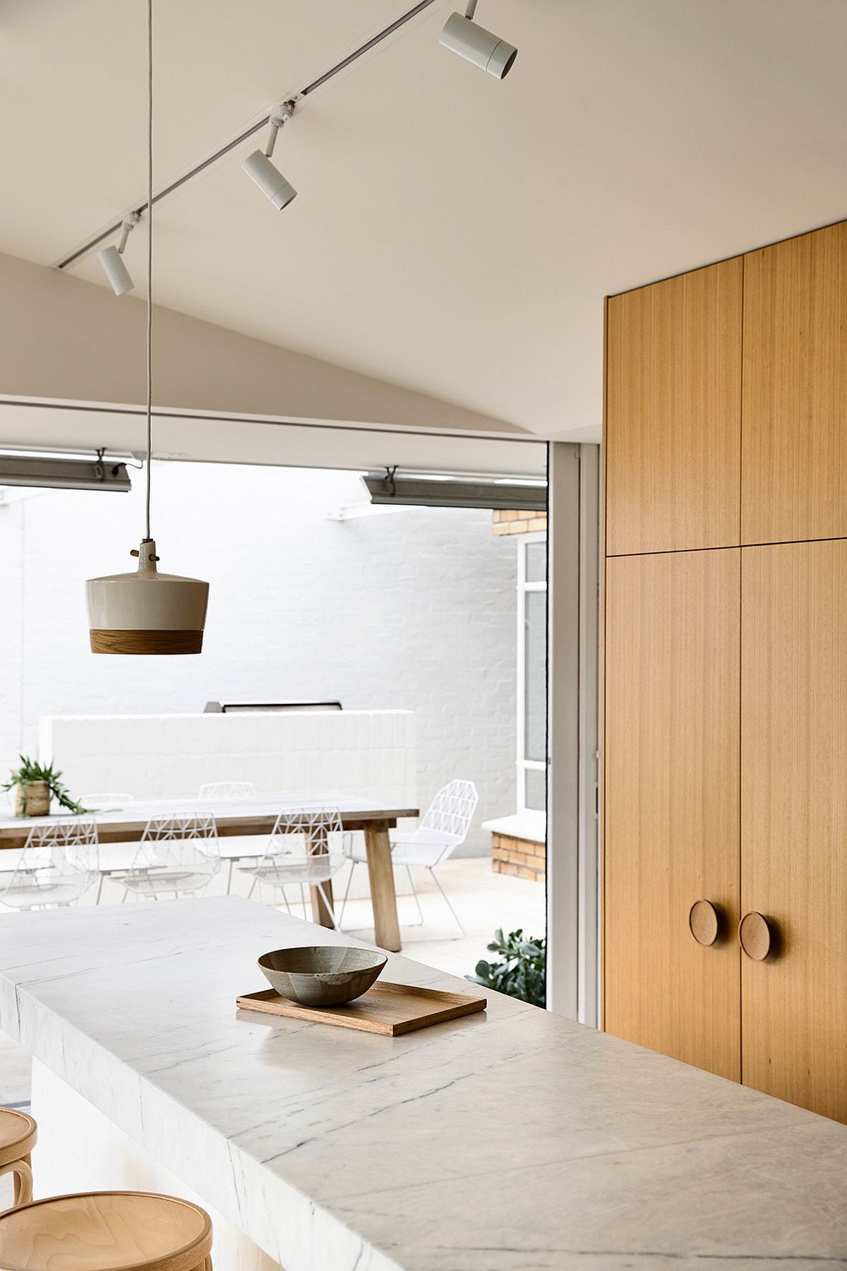 Modern minimal extension of the post-war era Melbourne home