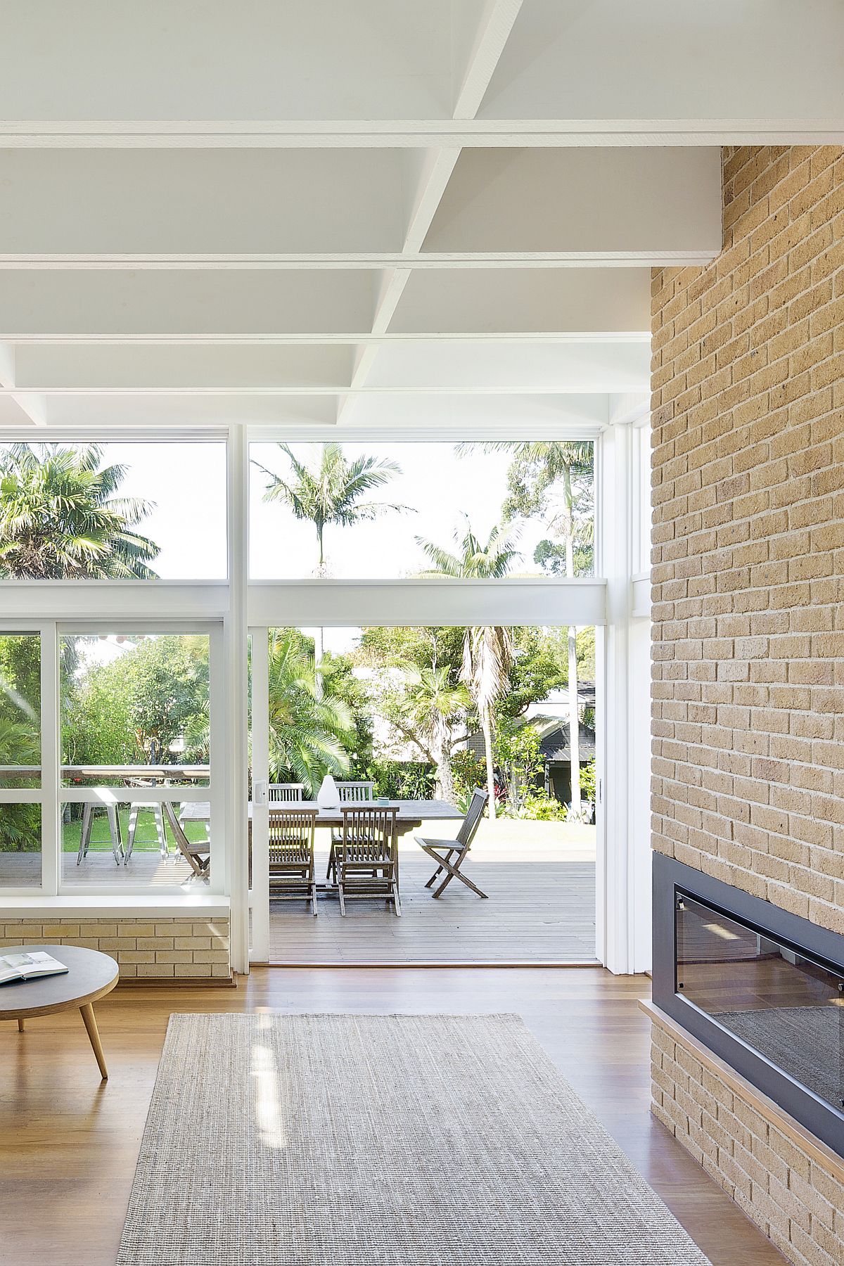 Modern-minimalism-meets-coastal-charm-at-the-revamped-Sydney-home