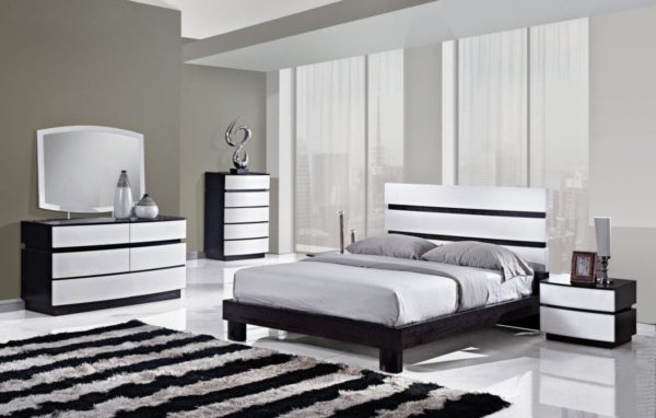 Monochrome Elegance: 30 Black and White Striped Rugs | Decoist
