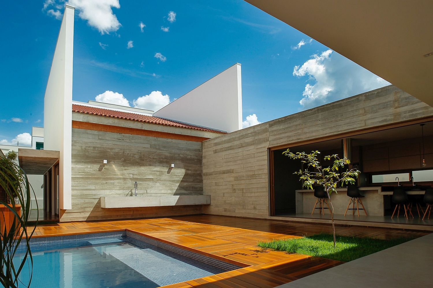 Open central courtyard of the Cuiabá House in Brazil