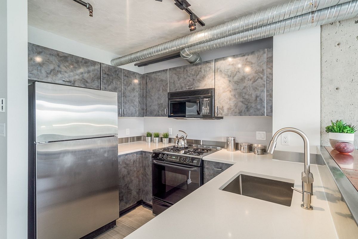 Open duct pipes and exposed concrete walls give the interior an industrial vibe