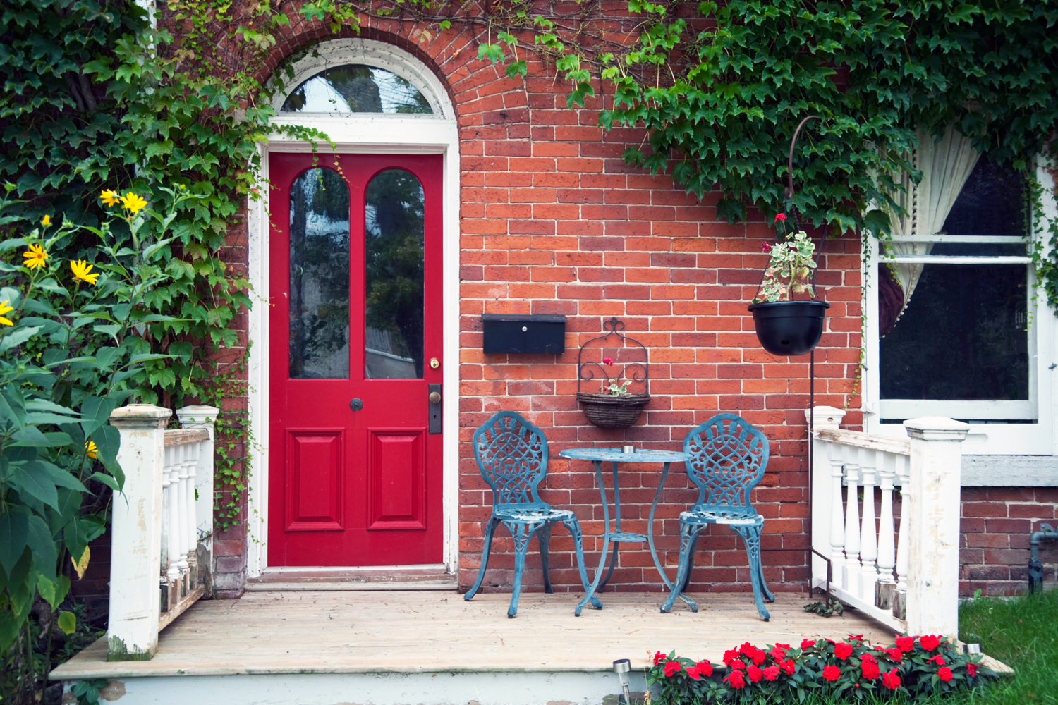 Creating A Charming Entryway With Red Front Doors