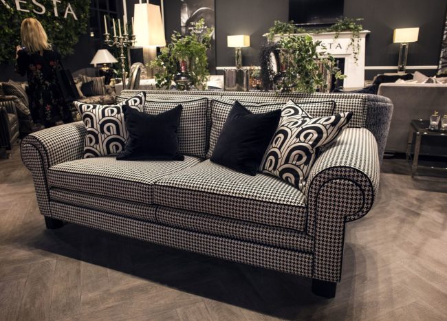 Shopping Smart: Modern Sofas in Black, White and a Blend of the Two! | Decoist