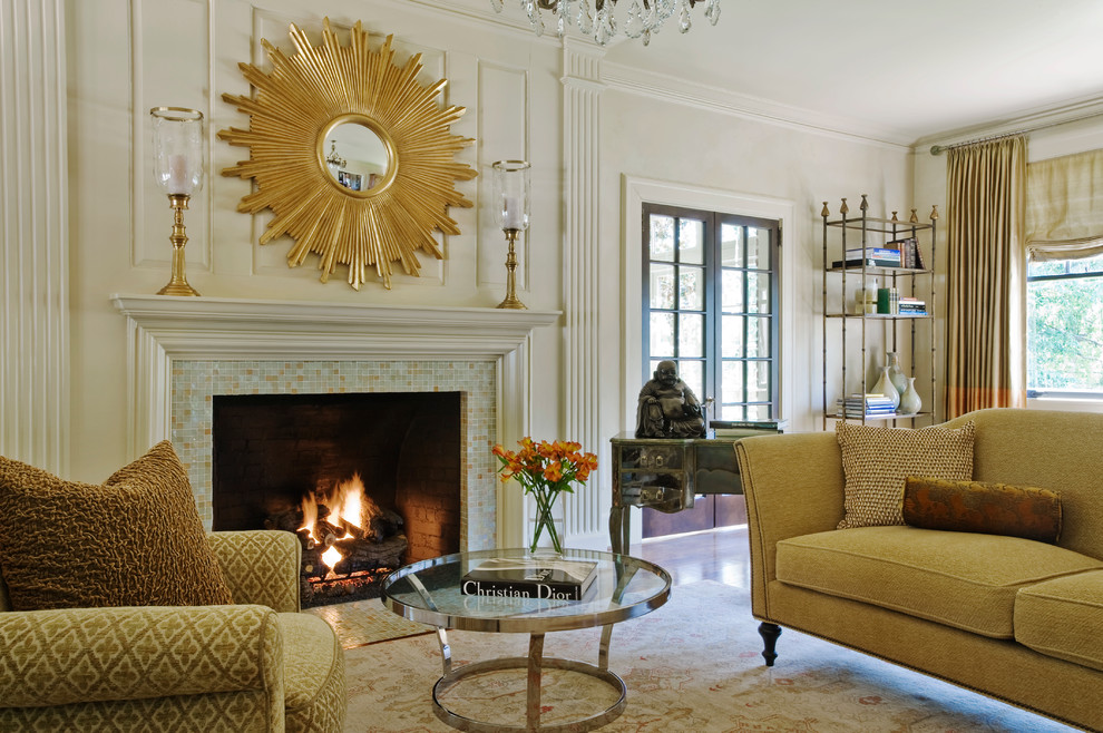 Sunburst-mirror-as-a-prestigious-element-in-a-golden-living-room