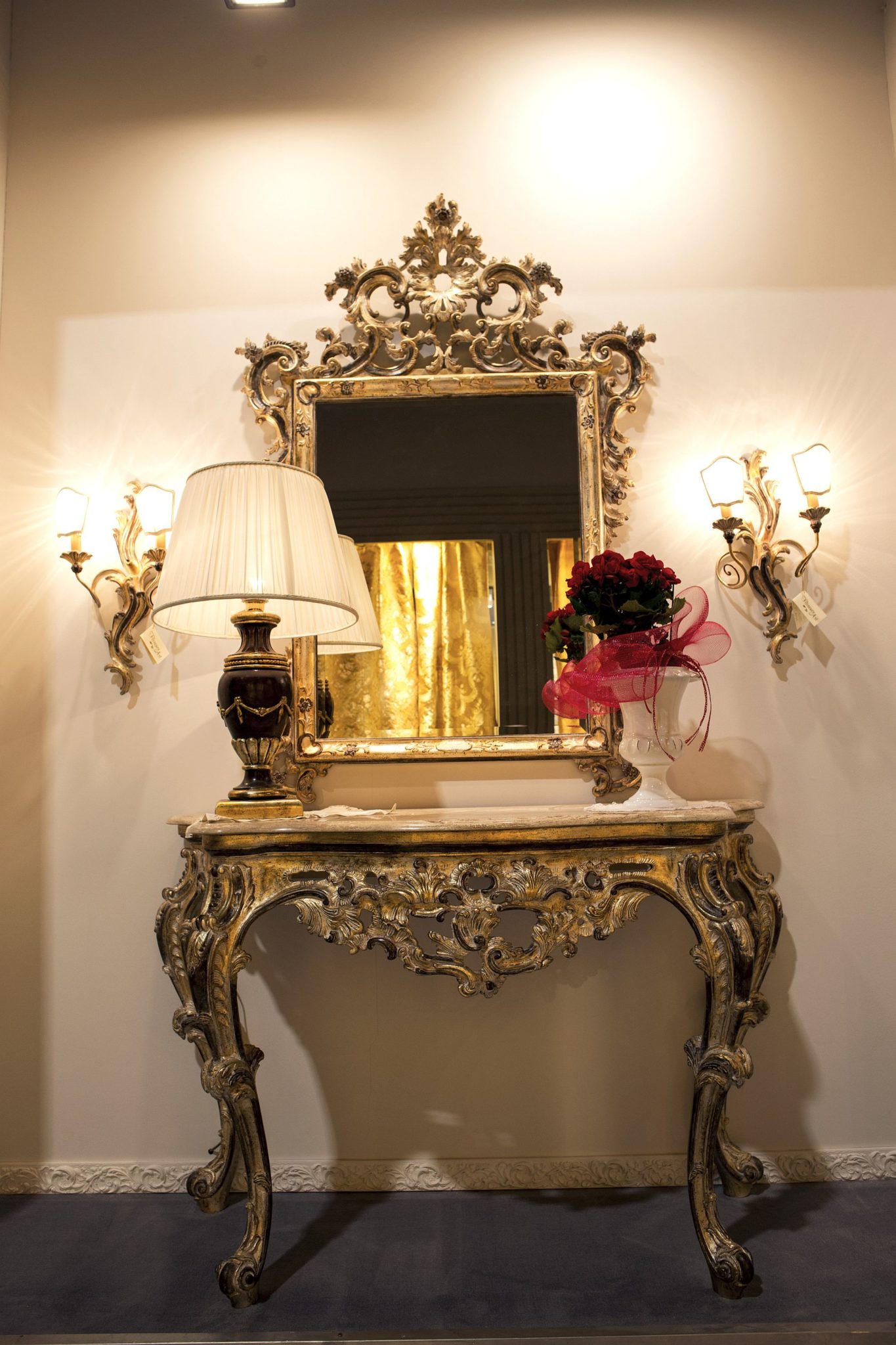 Victorian style console table and mirror for the small entryway