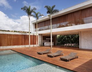 Sun, Shade and a Spectacular Courtyard: Contemporary AN House in Brazil