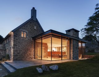 Glass and Timber Extension Revamps 18th Century Farmstead in UK