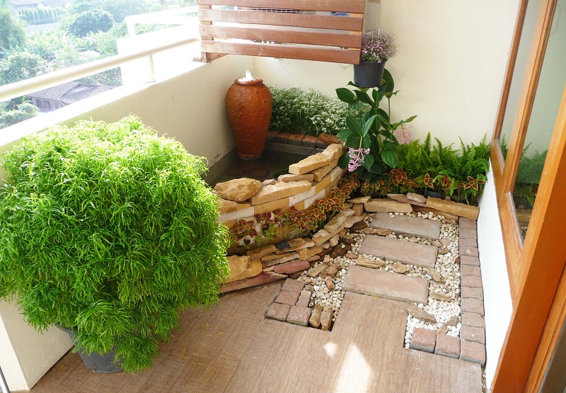 A-Japanese-styled-balcony-garden