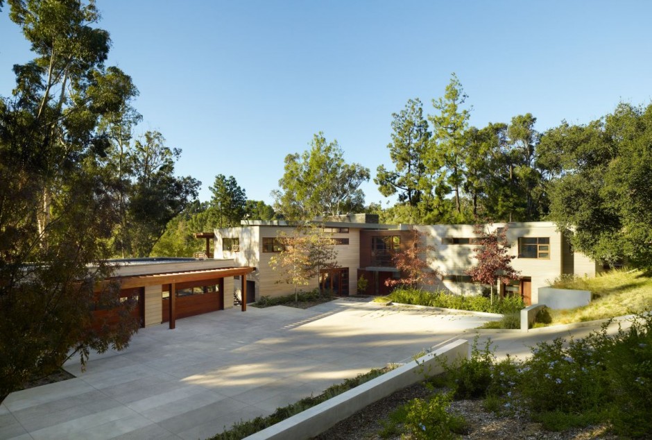 A modern driveway with a very tasteful look