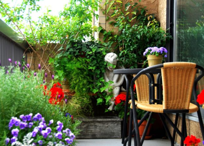 Urban Oasis Balcony Gardens That Prove Green Is Always In Style Decoist