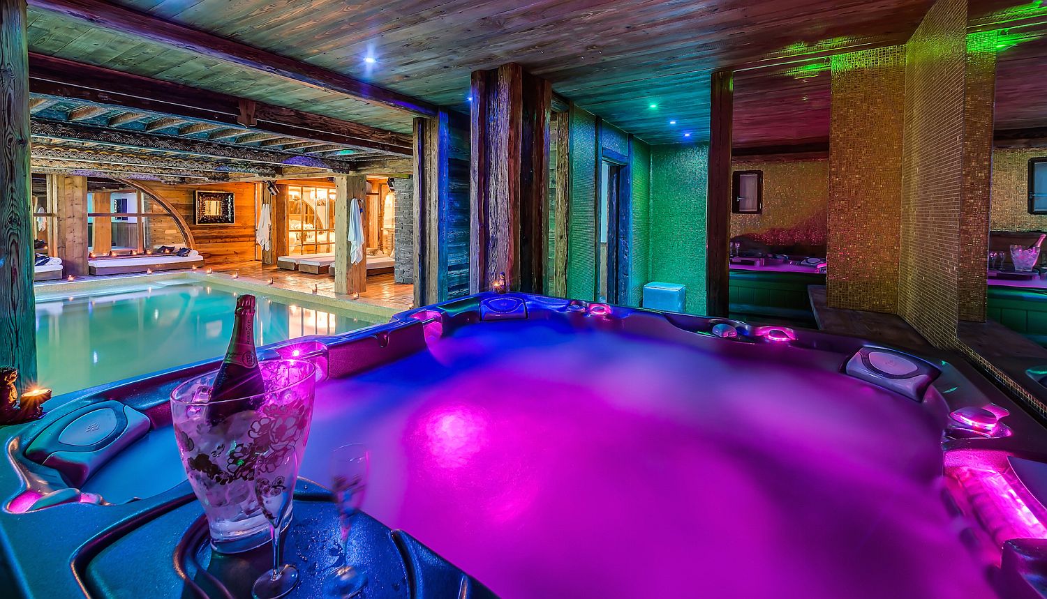 Amazing lighting and unparallel luxury await at this luxury Alpine Chalet in Val d’Isère