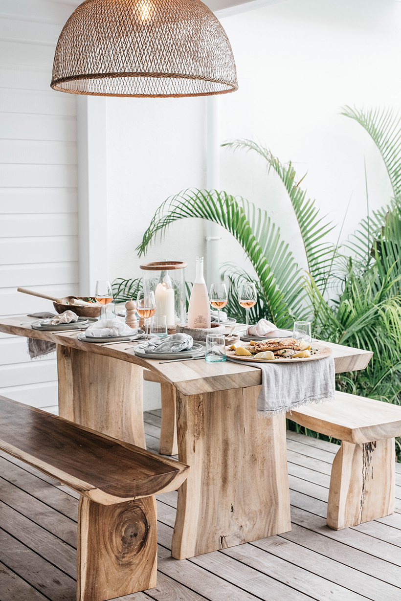 Beachy entertaining in a tropical setting