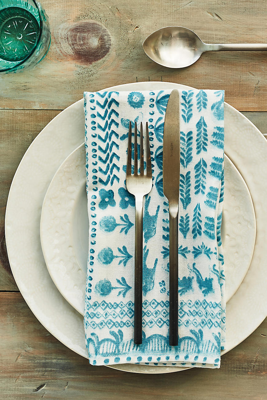 Beachy table setting for summer