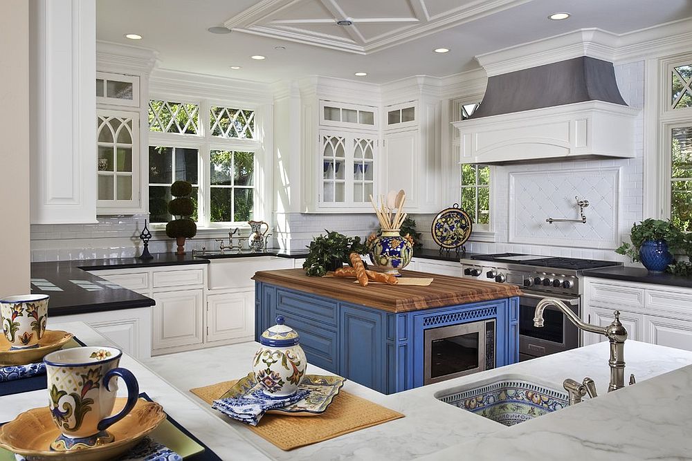 Blue as a color never fails in both modern and traditional kitchens!