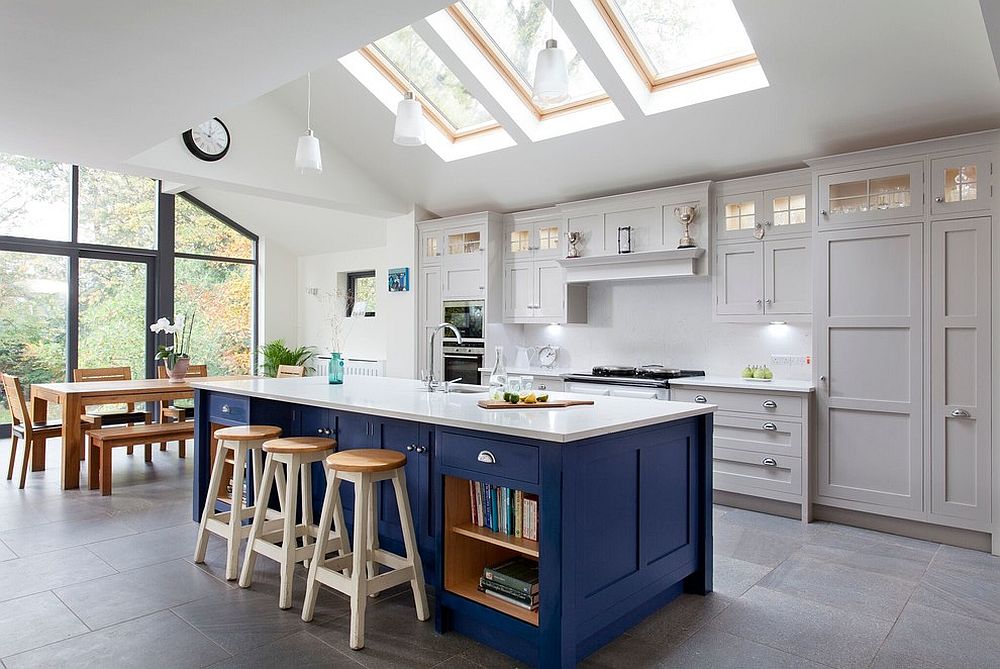 Classic farmhouse elements combined seamlessly with contemporary aesthetics in this kitchen