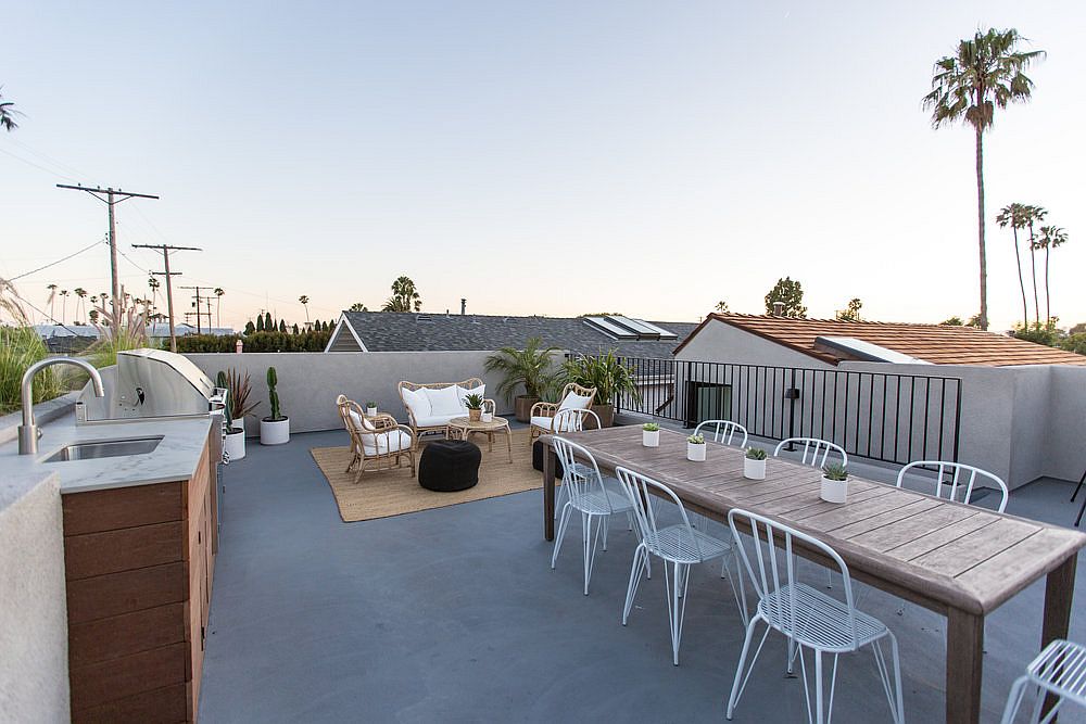 Comfy-and-minimal-rooftop-hangout-at-the-Californian-home
