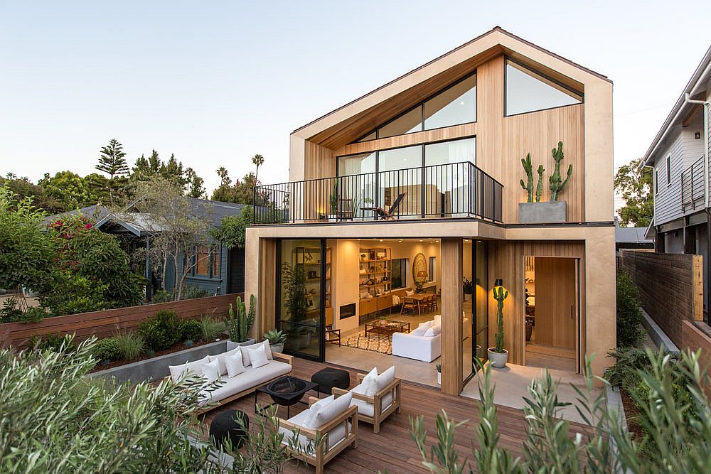 Delightful Scandinavian  Style Venice Beach Residence in Wood and White