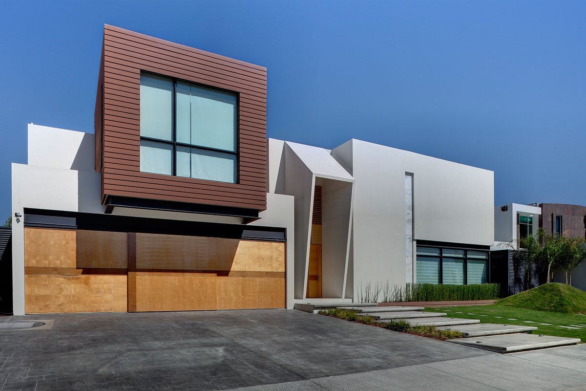 Contemporary-home-with-a-neutral-asphalt-driveway