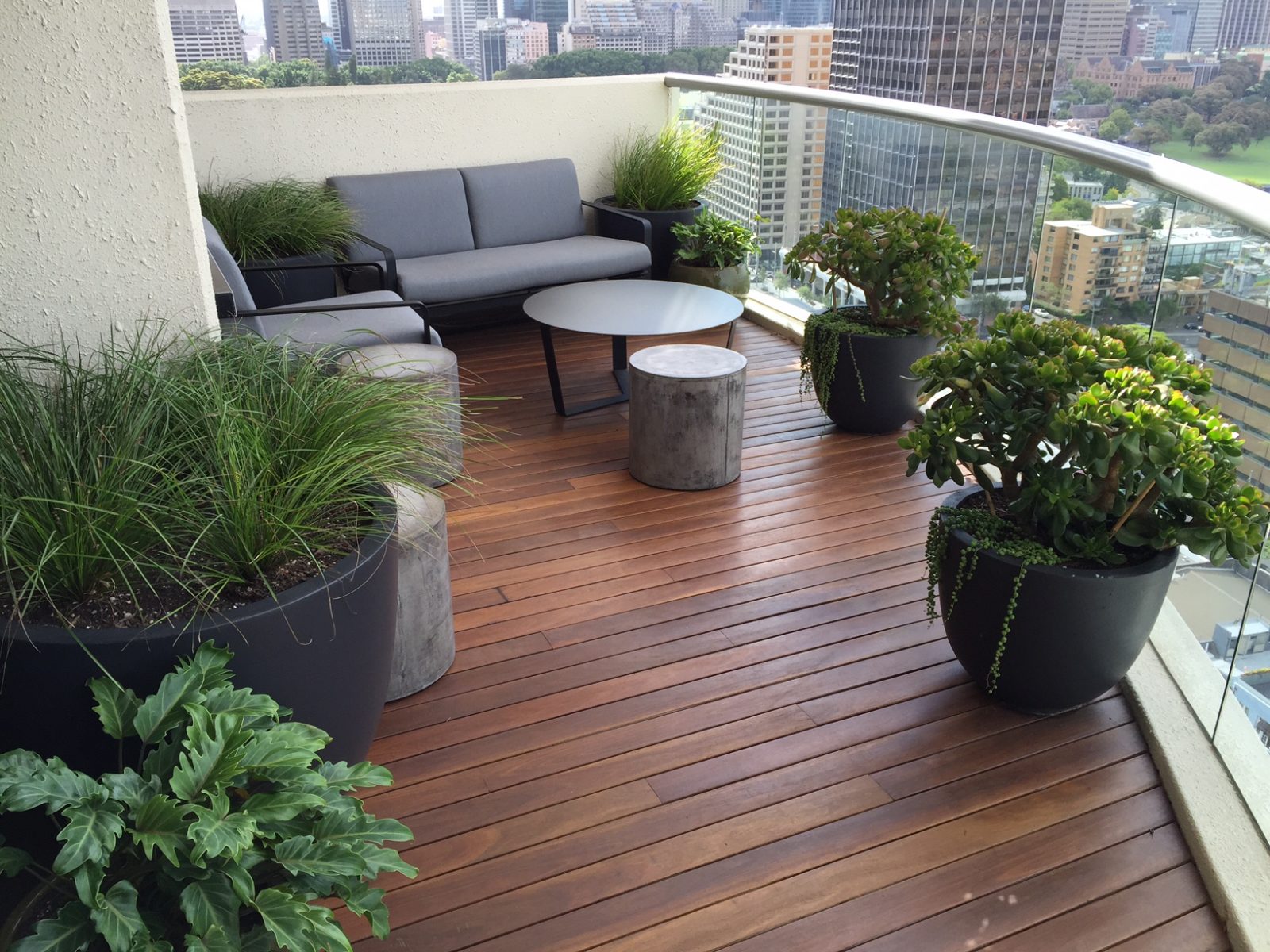 Urban Oasis Balcony Gardens That Prove Green Is Always In Style   Elegant Balcony Garden With Big Bushy Plants 