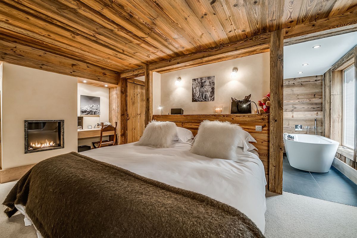 Fireplace and workspace in the corner of the chalet bedroom