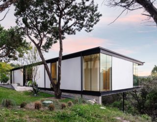 Inspired by the Iconic Farnsworth House: Modern Texas Home Cloaked in Greenery