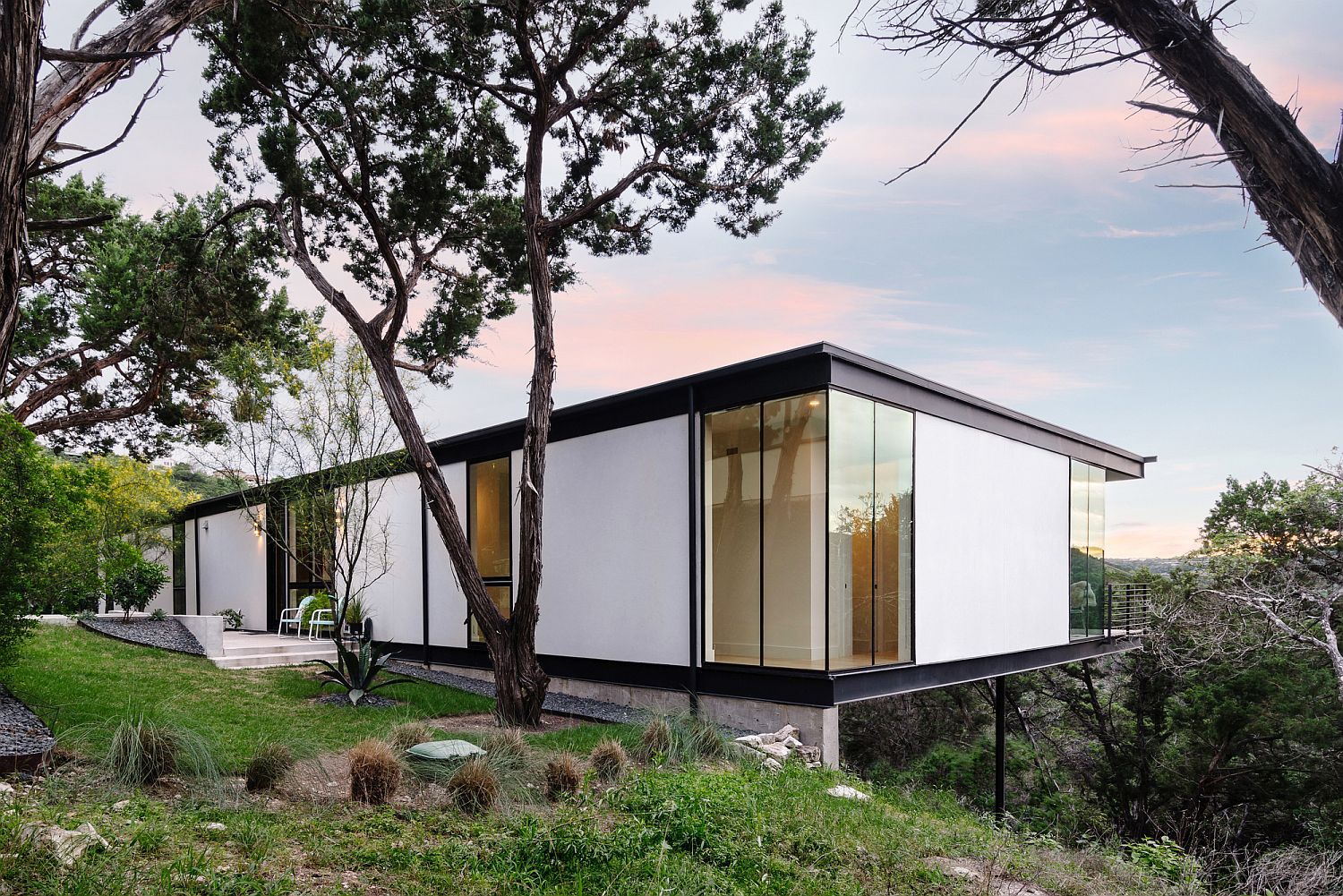 Gorgeous hillside residence in Texas inspired by Mies van der Rohe design