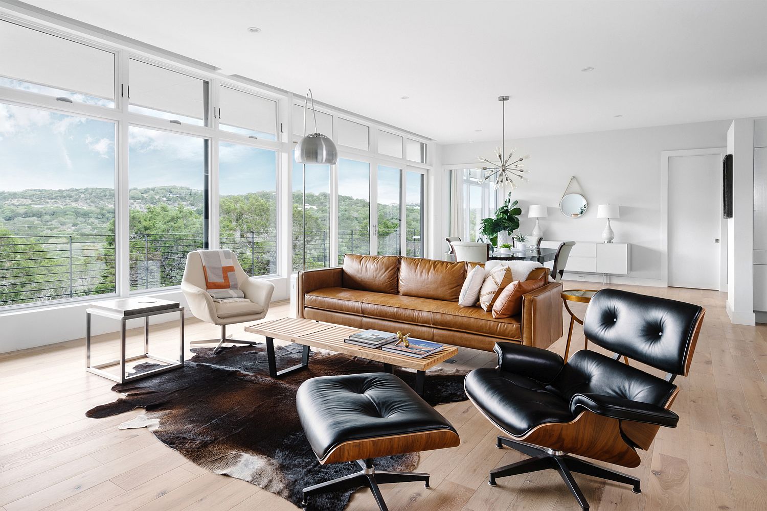 Interior in white adds to the impressive design of the flat roof house