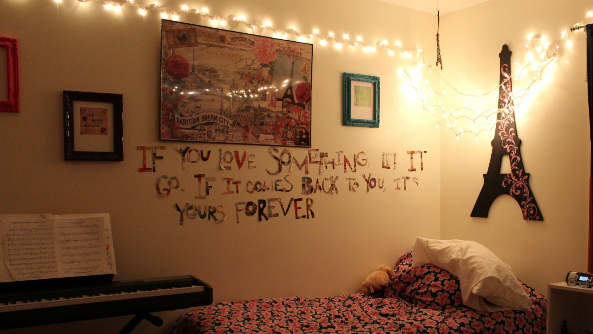 Featured image of post Ceiling Simple Fairy Lights In Bedroom