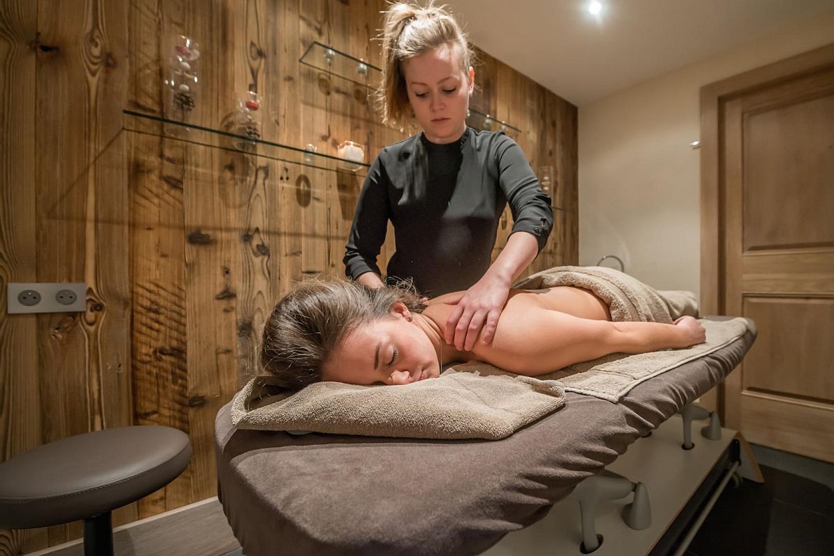 Massage room at the wellness area of chalet Mont Tremblant