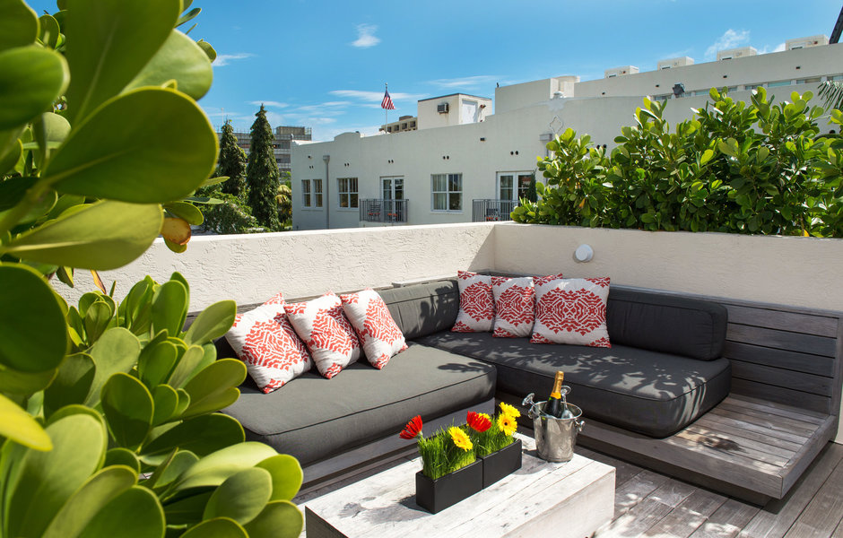 Minimalist and modern balcony garden