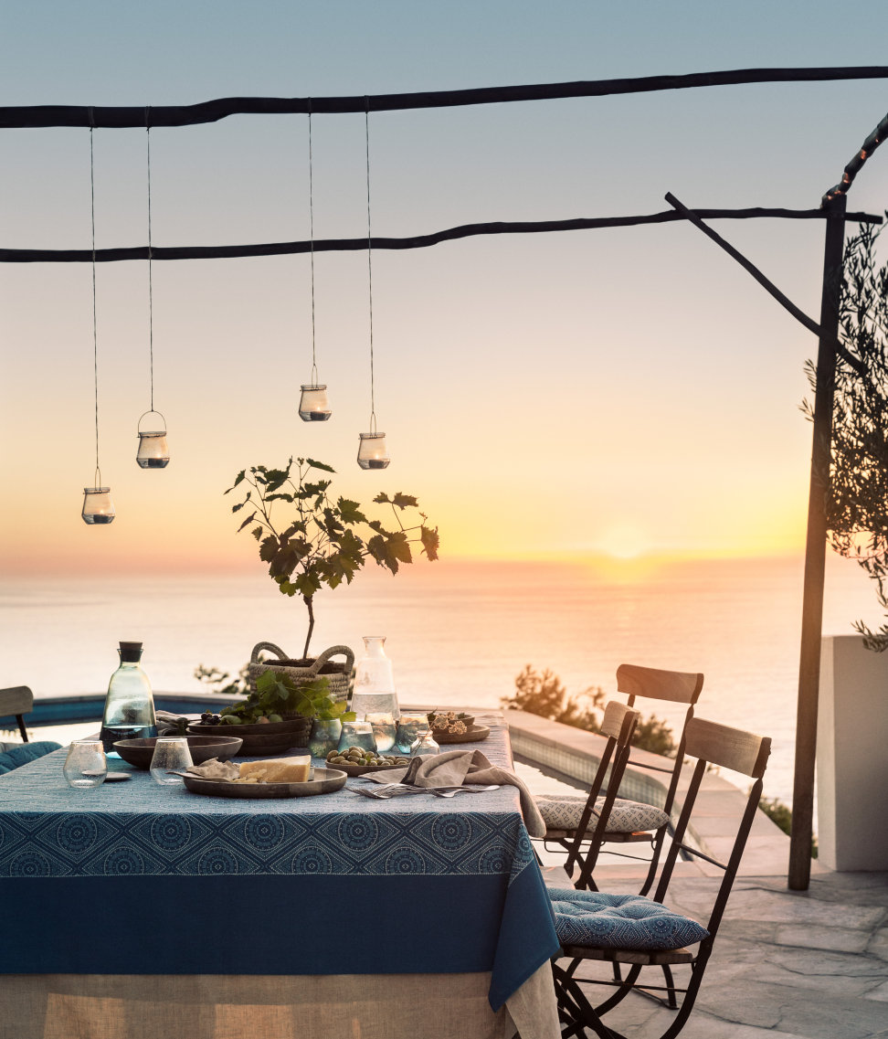 Ocean-side entertaining from H&M Home