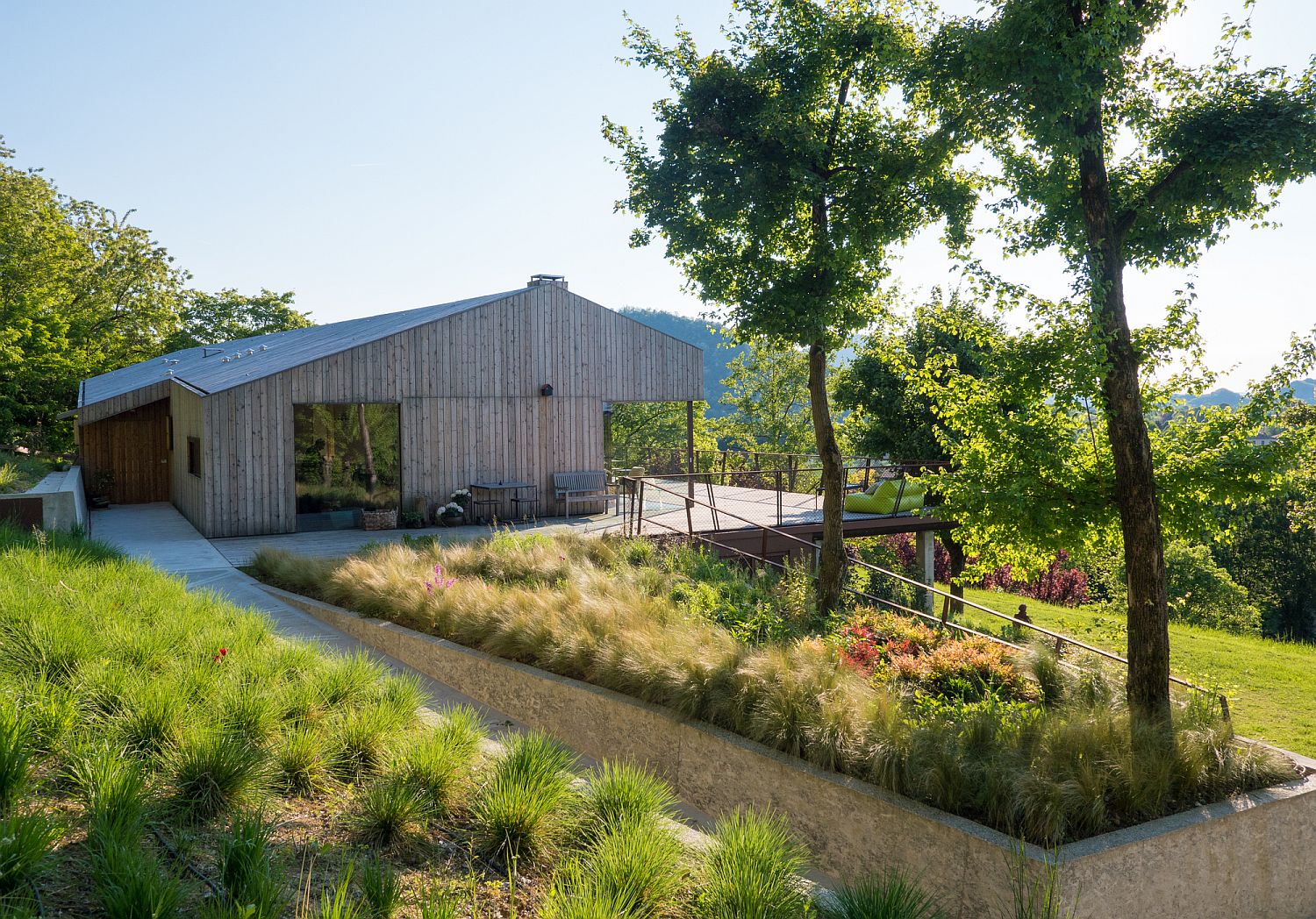 Old-maple-trees-and-the-natural-landscape-become-an-extension-of-the-central-structure