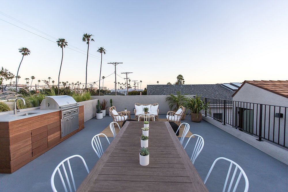 Rooftop dining and al fresco kitchen