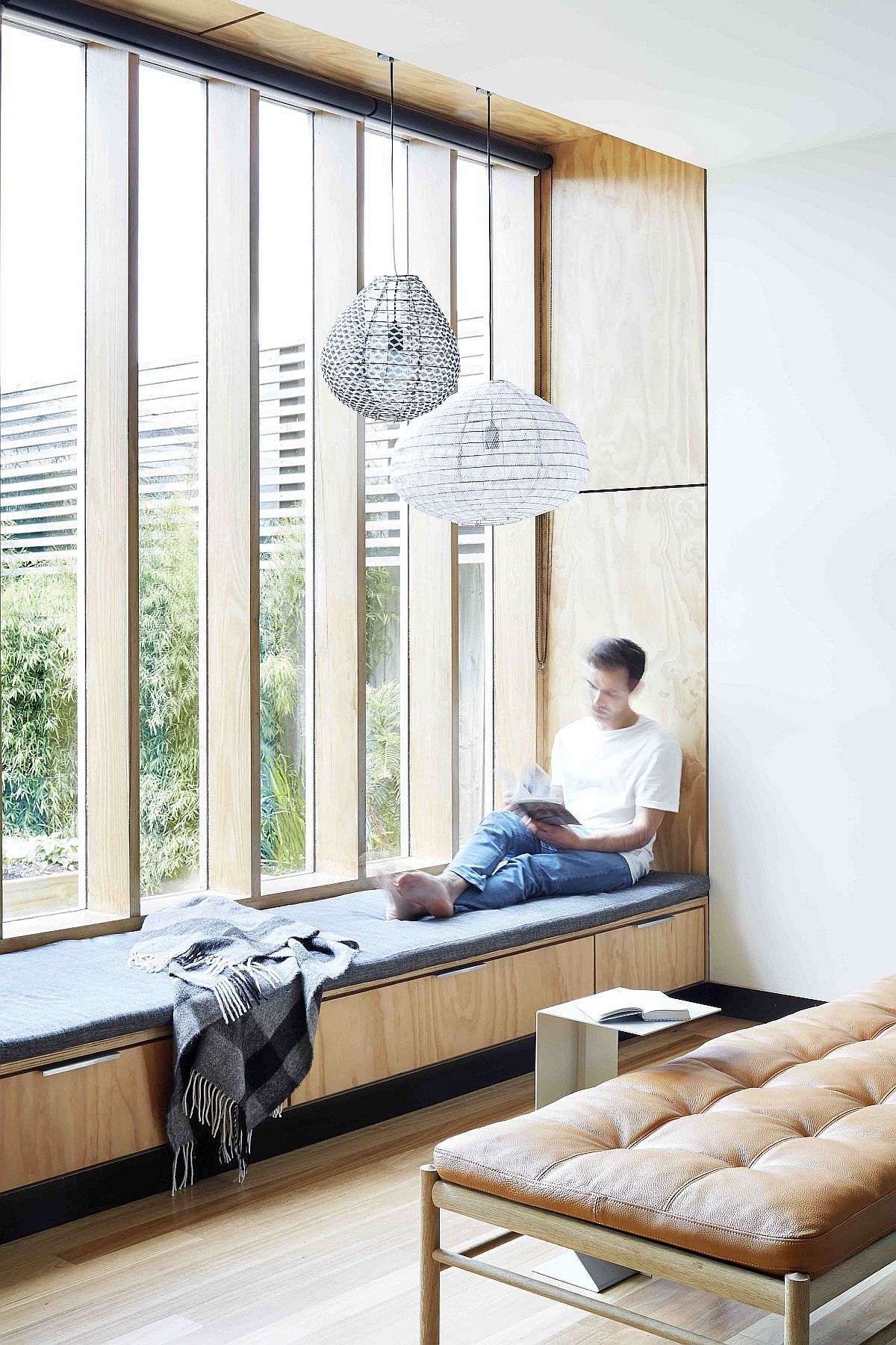 Simple window seat design for the polished contemporary kitchen