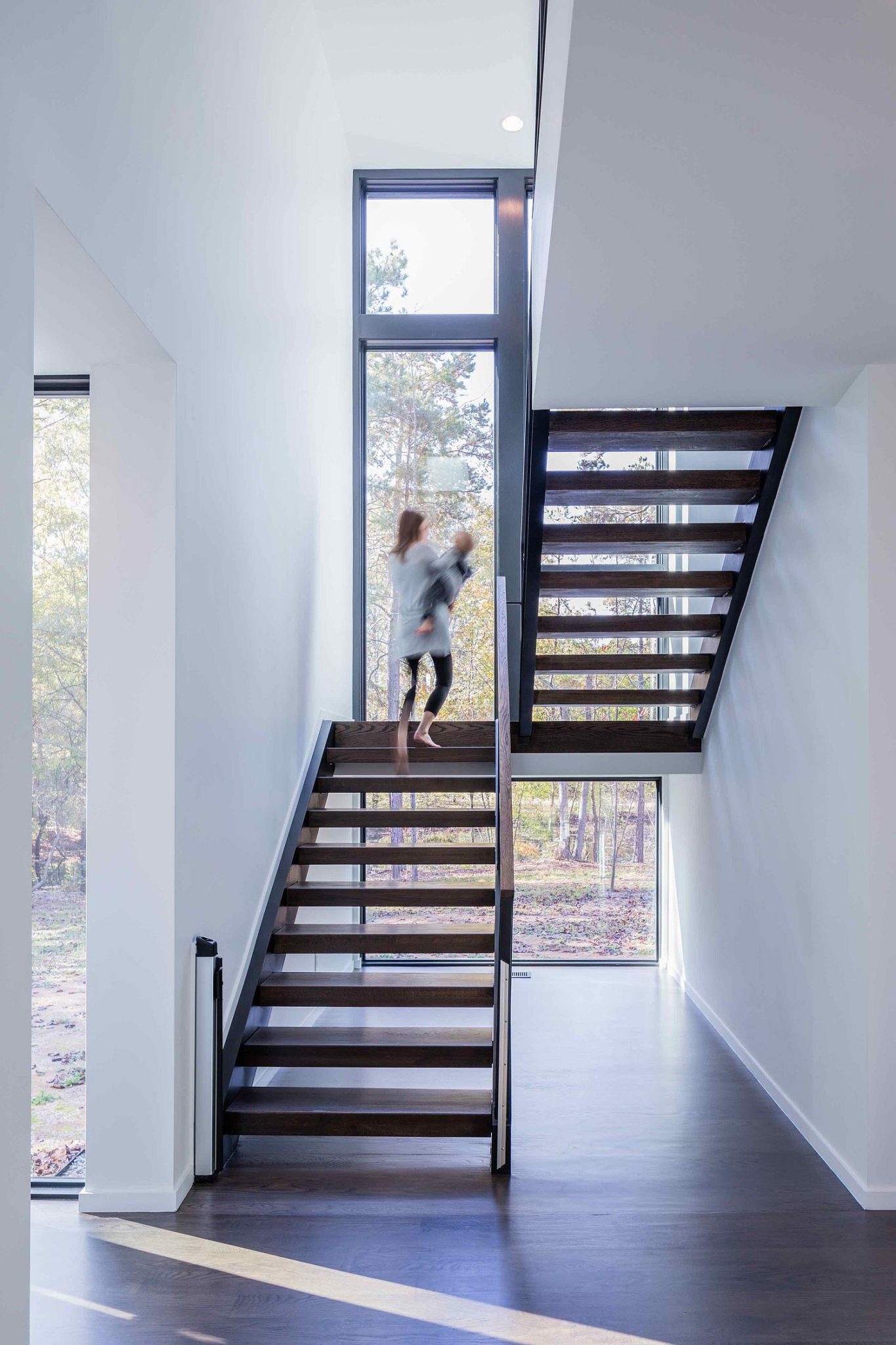 Stairwell-brings-natural-light-into-the-contemporary-home