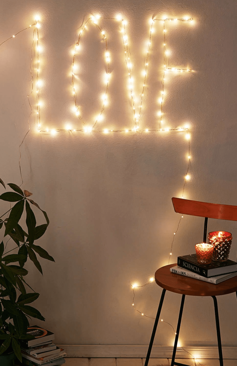 30 Romantic String Light Ideas For the Bedroom