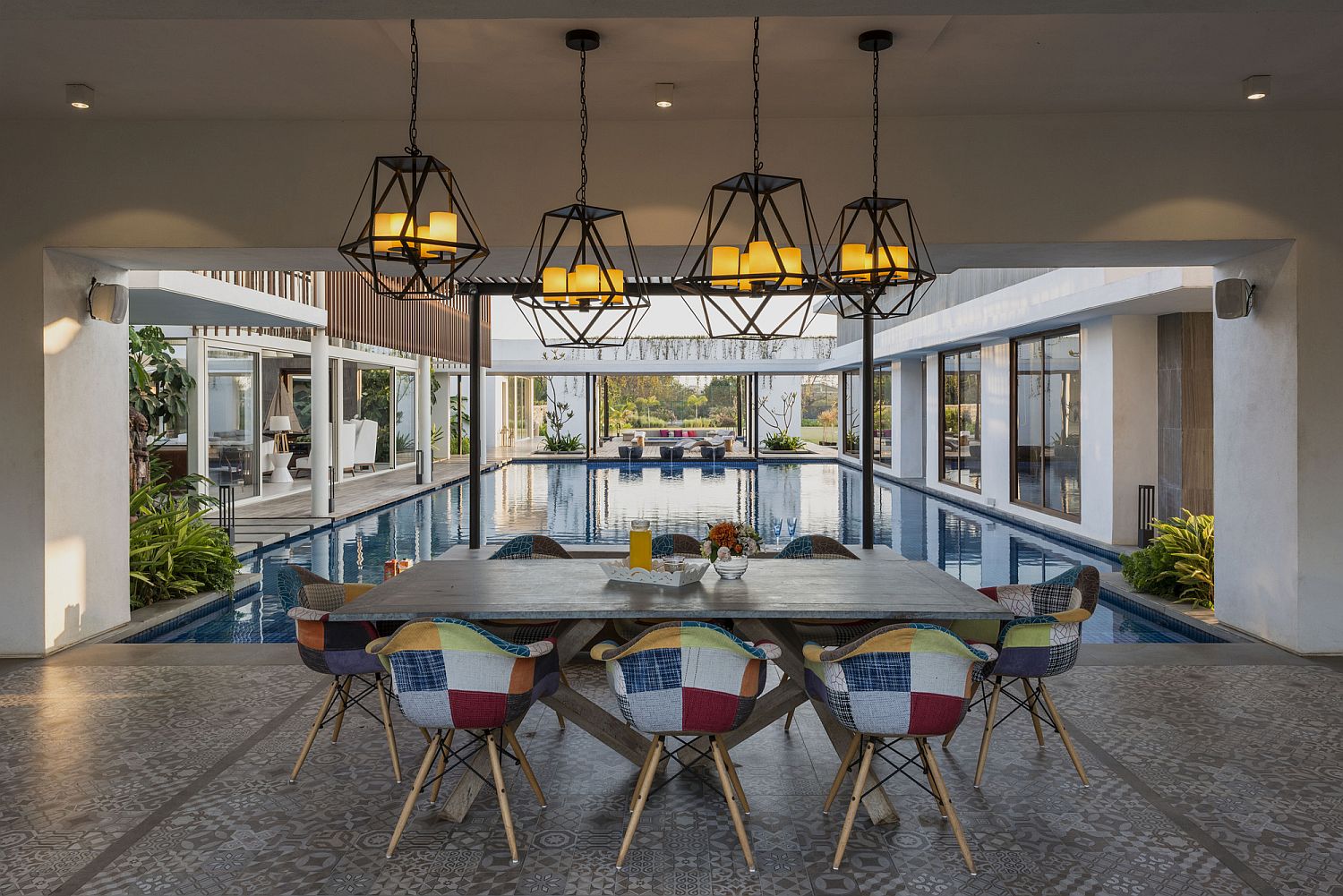 Stunning-pool-and-al-fresco-dining-at-the-stunning-holiday-home