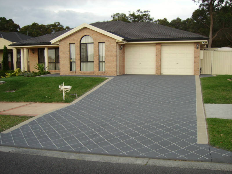 Vast-checkered-driveway-that-stands-out-with-a-gray-look