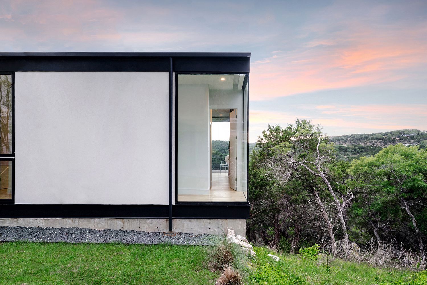 White walls and a minimal outline borrow from the design of the Farnsworth House